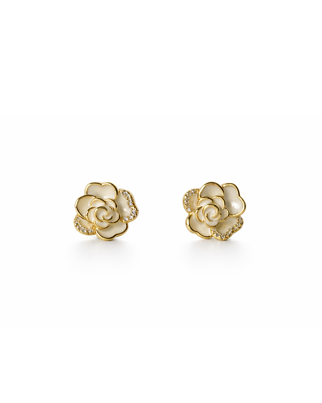 ✨Brincos flor resinado e detalhe cravejado banhado